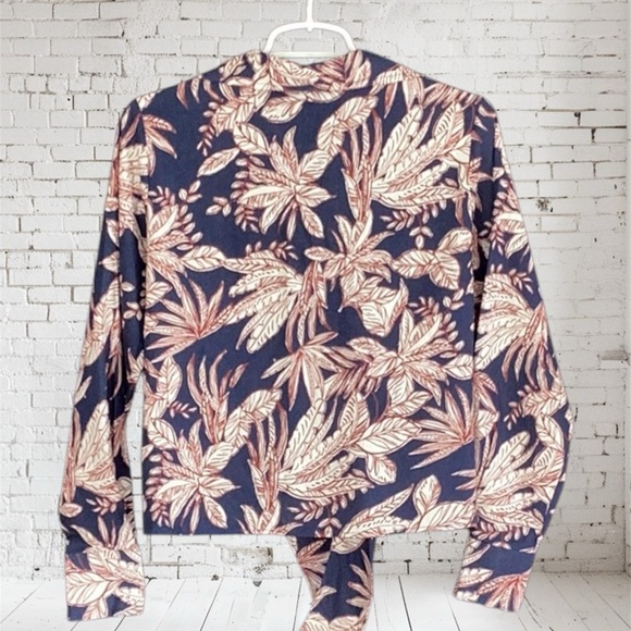 Nicole Miller NWT Linen Blend Tie at Waist Navy and Cream Floral Women's Top - Picture 3 of 8